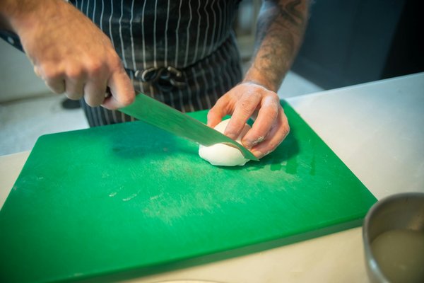 Quels sont les avantages d'un grille-viande avec plaques amovibles pour un nettoyage facile?
