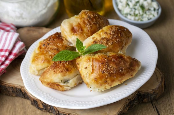 Comment préparer un ragoût de poulet à la moutarde avec des légumes de saison ?